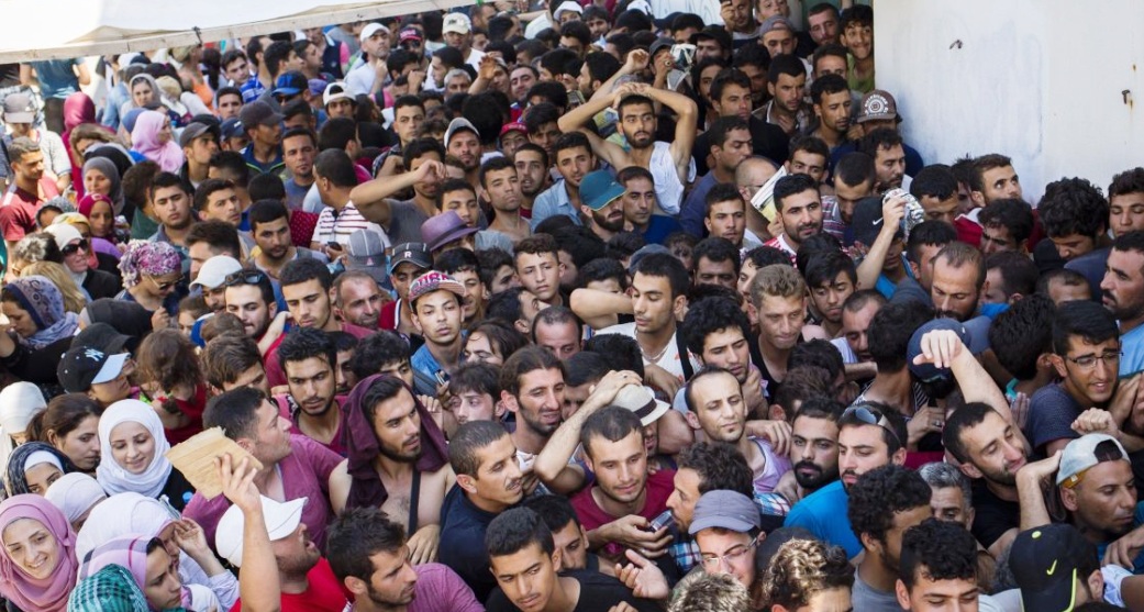 Η Λέσβος για άλλη μια φορά «βουλιάζει» από τους αλλοδαπούς πρόσφυγες και παράνομους μετανάστες