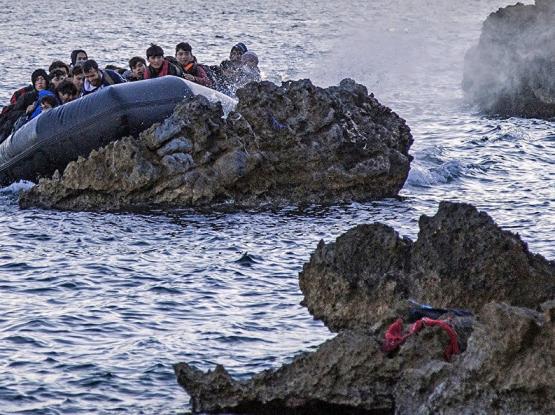 ΝΥΤ: “Οι διακινητές θα βρουν νέους πιο επικίνδυνους δρόμους – Έως 6,6 δισ. ο τζίρος τους το 2015”