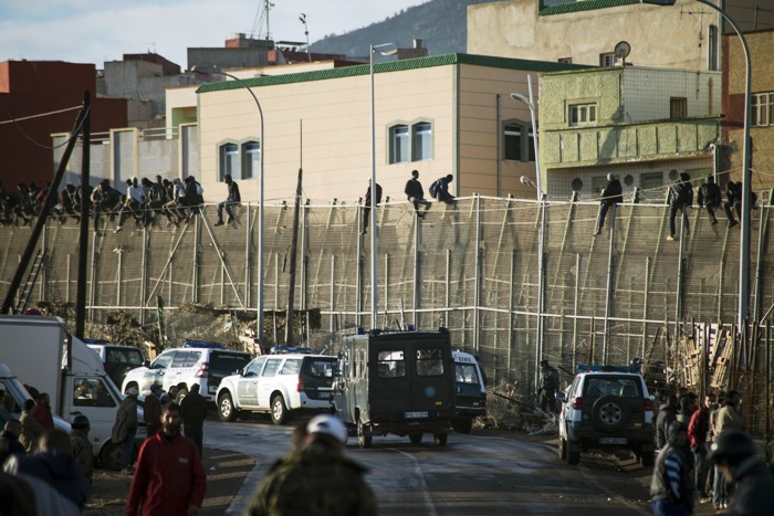 Πρωτοφανές ισπανικό θράσος για πρόσφυγες: Η χώρα με τους φράκτες και τις… 2000 εισόδους το χρόνο κάνει μαθήματα στην Ελλάδα!