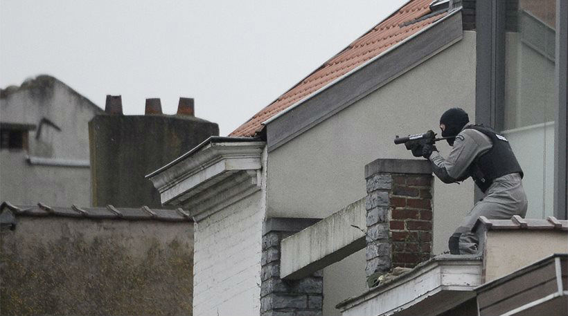 Συνεχίζεται η επιχείρηση εντοπισμού των τρομοκρατών στις Βρυξέλλες από τη βελγική και γαλλική αστυνομία