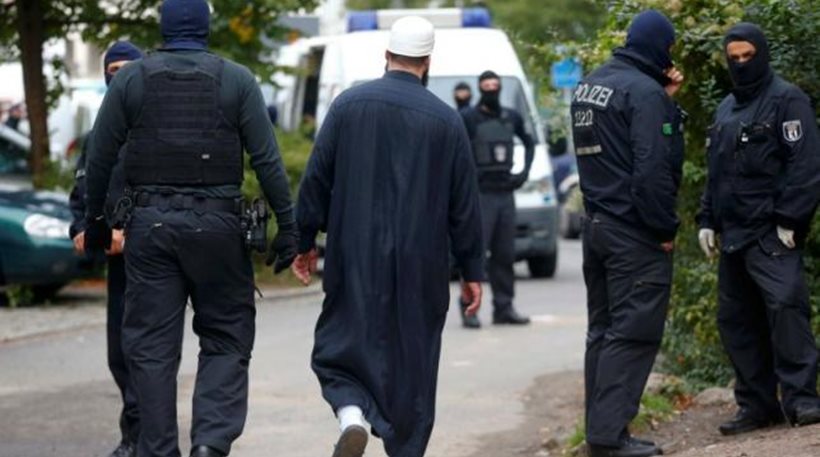 Κολωνία: Λαθρομετανάστης επιτέθηκε σε γυναίκα, αλλά ήταν καλά εκπαιδευμένη αστυνομικός