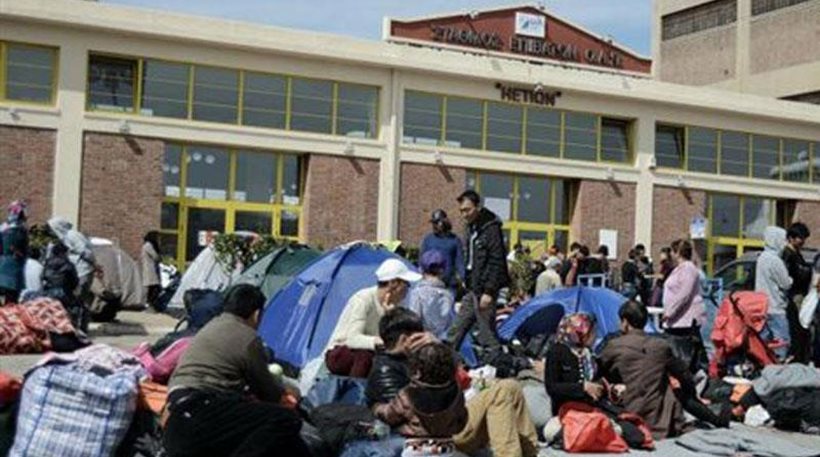 Aρνούνται τη μετακίνησή τους οι πρόσφυγες-λάθρο από το λιμάνι του Πειραιά