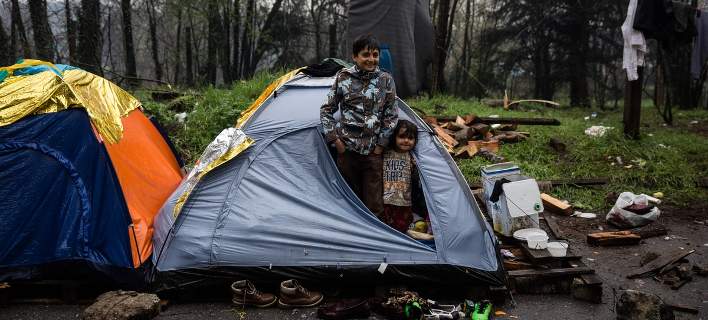 Σε ποιες περιοχές της Ελλάδας βρίσκονται οι 43.407 εγκλωβισμένοι πρόσφυγες και λαθρομετανάστες (πίνακας)