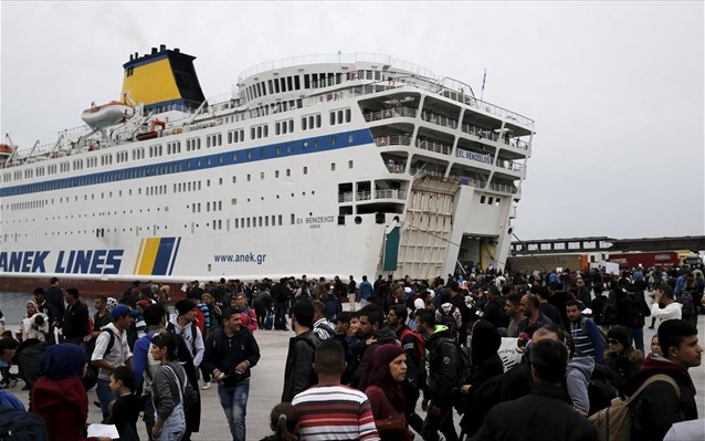 Το λιμάνι του Πειραιά θυμίζει Ειδομένη: Περισσότεροι από 4.000 πρόσφυγες στο λιμάνι -600 έφτασαν σήμερα