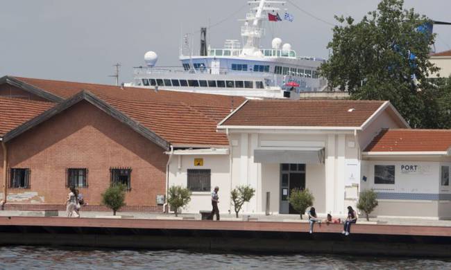 Έφτασαν και στη Θεσσαλονίκη οι πρώτοι πρόσφυγες – Τη σίτισή τους αναλαμβάνει ο στρατός