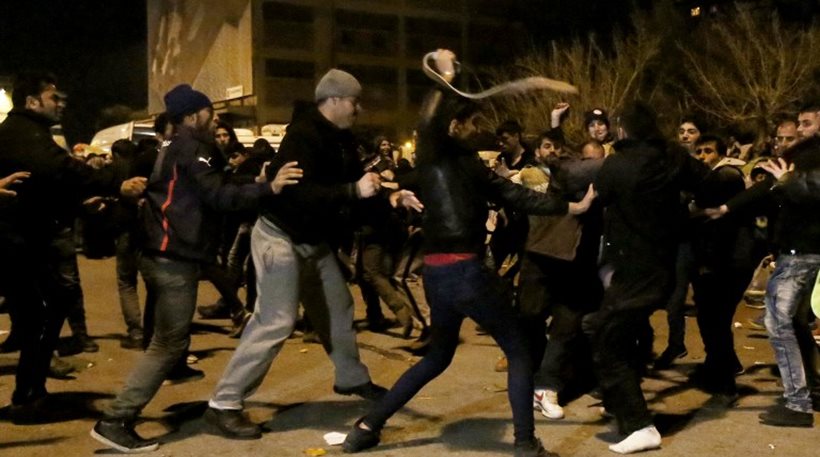 «Βράζουν» Ειδομένη και Πειραιάς: Συμπλοκές μεταξύ των απελπισμένων στο λιμάνι