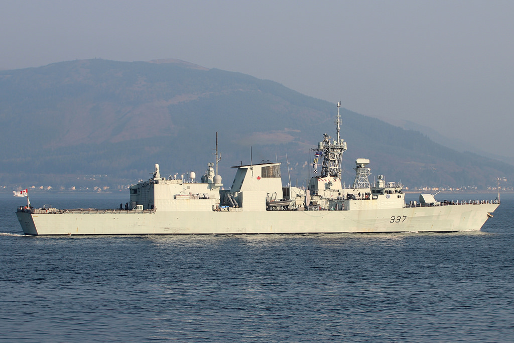 Το καναδικό πλοίο του ΝΑΤΟ ξεκίνησε την αποστολή του στο Αιγαίο [βίντεο]