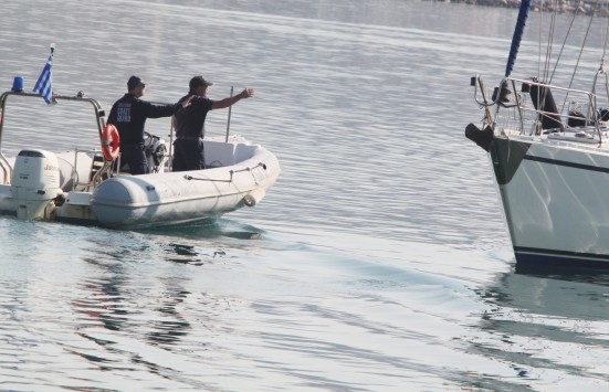 Λιμενικοί άνοιξαν πυρ εναντίον τουρκικού δουλεμπορικού κοντά στις Οινούσσες