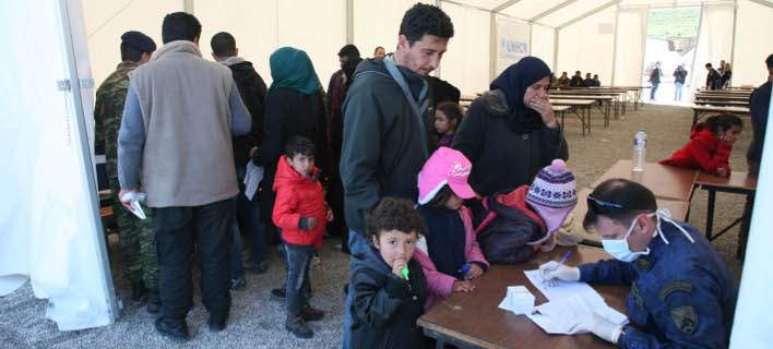 Βήμα για την εφαρμογή της συμφωνίας Τουρκίας- ΕΕ- Φεύγουν οι πρόσφυγες από τα νησιά