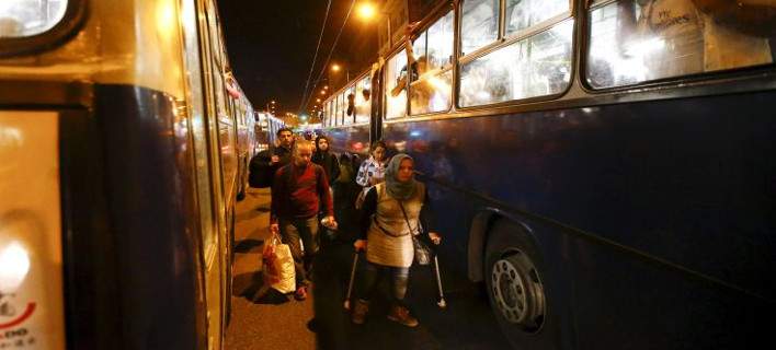 Σε εξέλιξη επιχείρηση μεταφοράς 1.000 προσφύγων και “λάθρο” από την Αθήνα στα Γιαννιτσά