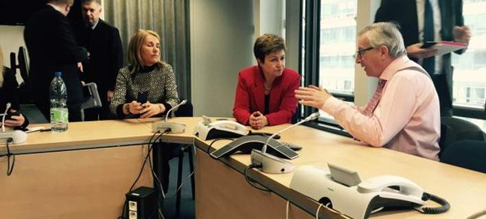 Τηλεφωνική επικοινωνία Γιούνκερ με Μέρκελ-Ολάντ-Ρούτε