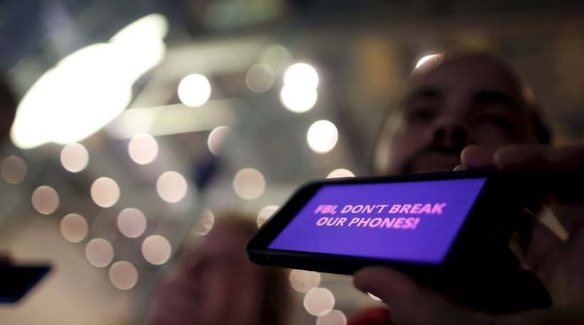 Το FBI υποστηρίζει ότι κατάφερε να ξεκλειδώσει τα iPhone χωρίς τη βοήθεια της Apple