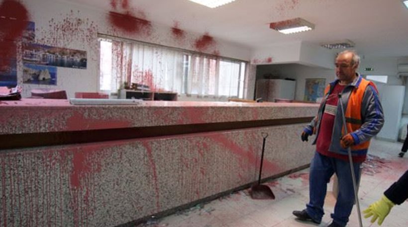 Την ευθύνη για τις μπογιές στη ΣΤ’ ΔΟΥ Θεσσαλονίκης ανέλαβε η “Δαμόκλειος Σπάθη”