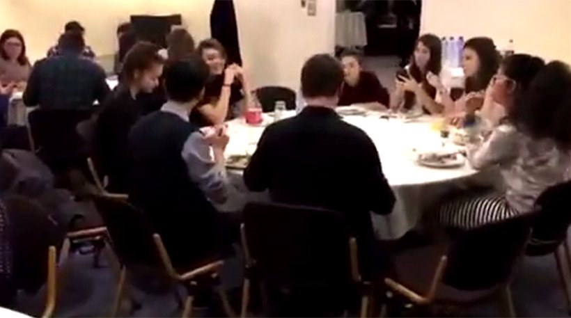 Βίντεο από την επιστροφή των Ελλήνων μαθητών στο ξενοδοχείο των Βρυξελλών