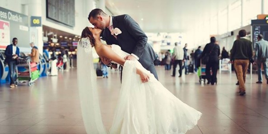 Φιλί στις Βρυξέλλες γίνεται viral μετά τις επιθέσεις! (φωτό)