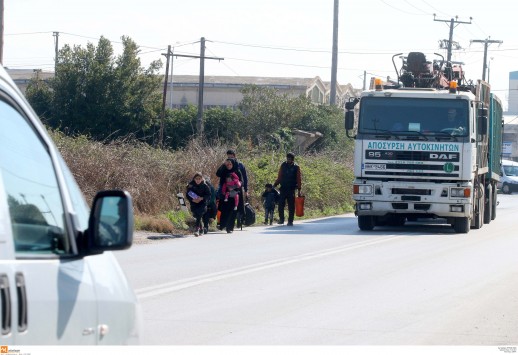 Έκλεισαν πάλι την εθνική οι πρόσφυγες-λάθρο στο Πολύκαστρο