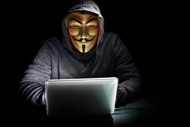 Anonymous κατά ΙΚ: “Όσο εξακολουθούν να υπάρχουν εμείς θα συνεχίσουμε να τους καταδιώκουμε” [βίντεο]