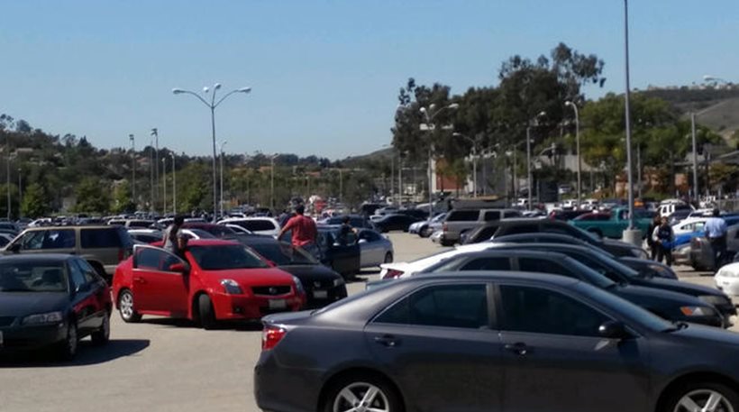 Πανικός στο κολλέγιο Γουόλνατ της Καλιφόρνια που εκκενώθηκε μετά από απειλή για βόμβα