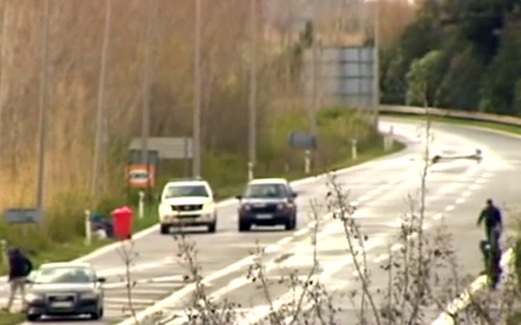 Νέα διαμαρτυρία προσφύγων στην αερογέφυρα του Πολυκάστρου- «Αρχίζω να φοβάμαι», λέει ο δήμαρχος Παιονίας (βίντεο)