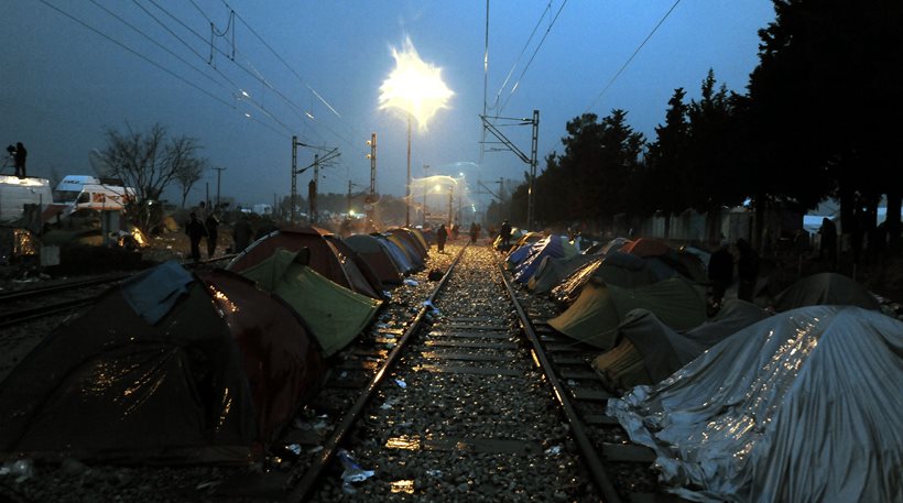 Χάος στην Ειδομένη: Λαθρομετανάστες κάνουν απεργία πείνας και κλείνουν δρόμους- Φεύγει και η ΜΚΟ που πρόσεχε τα παιδιά