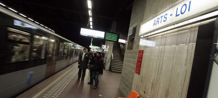 Βέλγιο: Εκκενώθηκε σταθμός του μετρό επειδή άνδρας αρνήθηκε να ανοίξει το παλτό του (upd)
