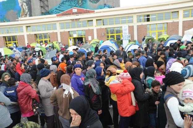 Πειραιάς: Συγκρούσεις μεταξύ προσφύγων και λάθρο για το συσσίτιο