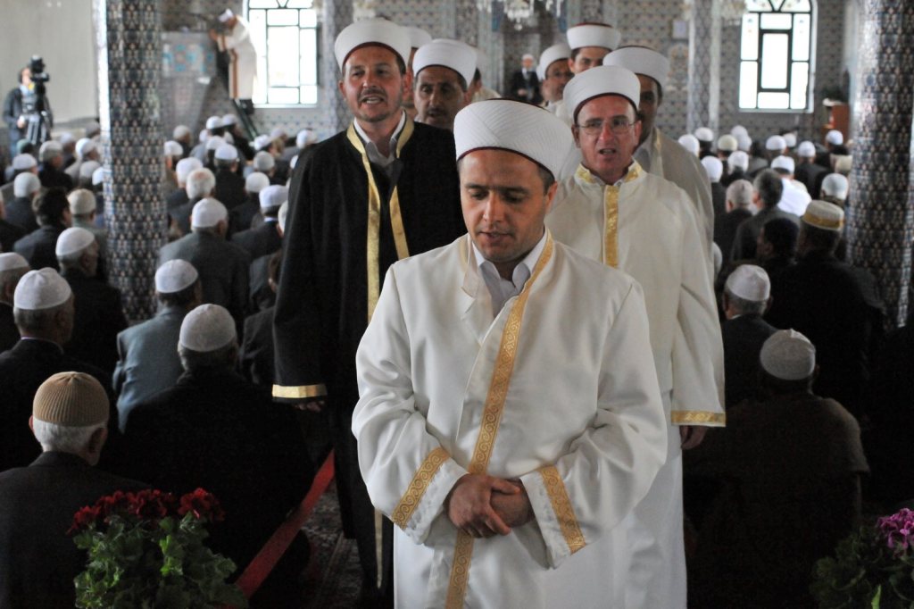 Ο μειονοτικός βουλευτής του «Ποταμιού» Ιλχάν Αχμέτ διαμαρτύρεται γιατί δεν πάνε μουσουλμάνοι πρόσφυγες στην Θράκη!