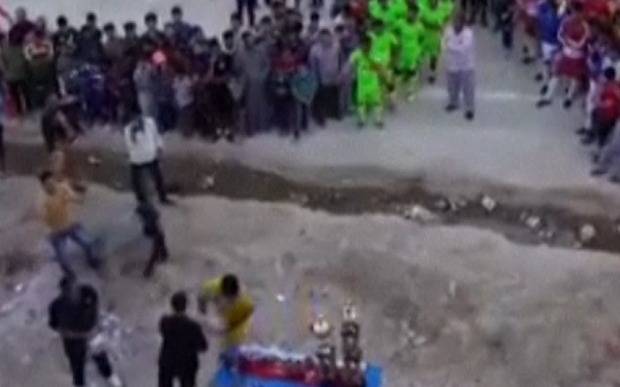 Νέο σοκαριστικό βίντεο από την φονική επίθεση βομβιστή αυτοκτονίας στο Ιράκ σε ποδοσφαιρκό αγώνα