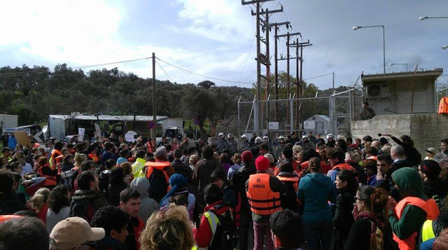 Ένταση στο hot spot της Λέσβου όταν 33χρονος αναρχικός κόντεψε να τυφλώσει αστυνομικό [βίντεο]