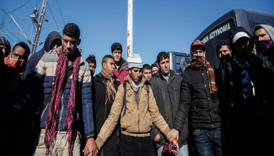 Ειδομένη: Χωρισμένοι σε 2 ομάδες οι πρόσφυγες-λάθρο – Η αστυνομική παρουσία είναι ενισχυμένη