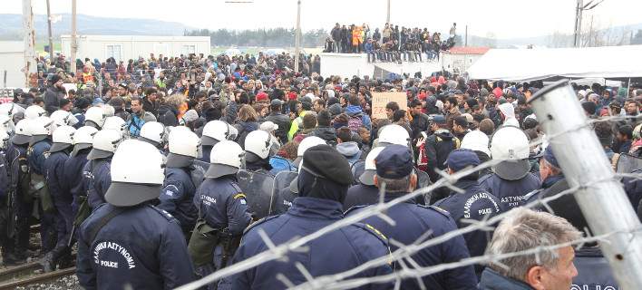 Ειδομένη: Σε απόγνωση και οργισμένοι οι πρόσφυγες και λάθρο για τη νέα απάτη περί ανοίγματος των συνόρων [φωτό]