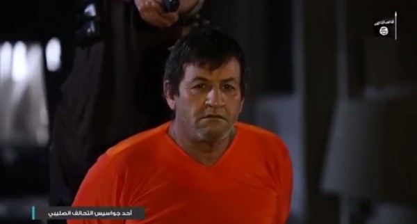 Η απόλυτη τρέλα στα δύο νέα βίντεο των τζιχαντιστών- Εκτελούν εν ψυχρώ στο κεφάλι και “ανατινάζουν” τον Πύργο του Άιφελ (Σκληρά βίντεο)