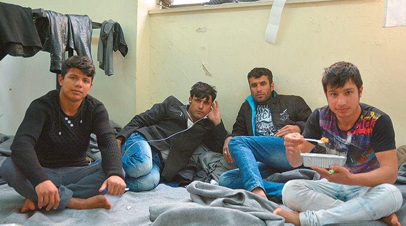 “Ηot spot” το Πολυτεχνείο- Αγνωστοι ψάχνουν κι άλλα κενά κτήρια ανά την Ελλάδα για να “στεγάσουν” πρόσφυγες