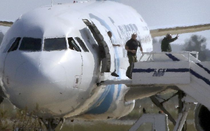 Καλύμματα φορητών τηλεφώνων ήταν τα «εκρηκτικά» του αεροπειρατή