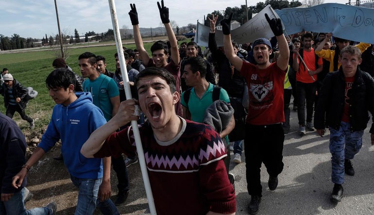 Ολοκληρώθηκε η διαμαρτυρία προσφύγων και λάθρο στην Εθνική Θεσσαλονίκης – Ευζώνων