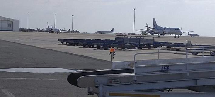 Καρέ-καρέ η αποβίβαση των επιβατών από το αεροσκάφος της Egypt Air (φωτό)