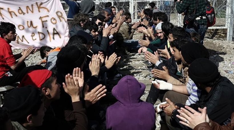 Πρόσφυγες έκλεισαν πάλι την εθνική οδό Θεσσαλονίκης – Ευζώνων- Ζητούν να ανοίξουν τα σύνορα