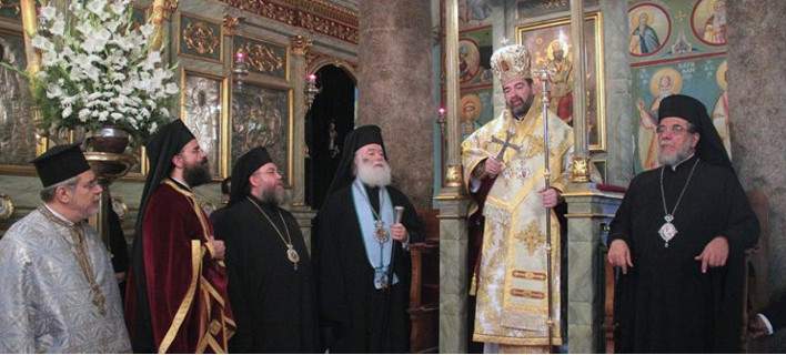 Αυτοί είναι οι δύο μητροπολίτες-όμηροι του αεροπειρατή στην Κύπρο (φωτό)