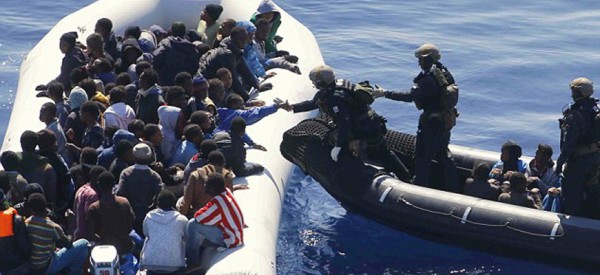 Ιταλία: Περισυλλογή 1.569 προσφύγων και λάθρο- Βρέθηκε ένας νεκρός (σκληρές φωτό)