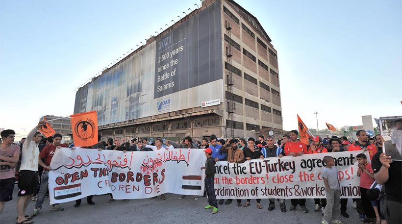 Τριτοκοσμικές εικόνες στο κέντρο της Αθήνας από την πορεία προσφύγων και λάθρο [φωτό, βίντεο] [upd2]