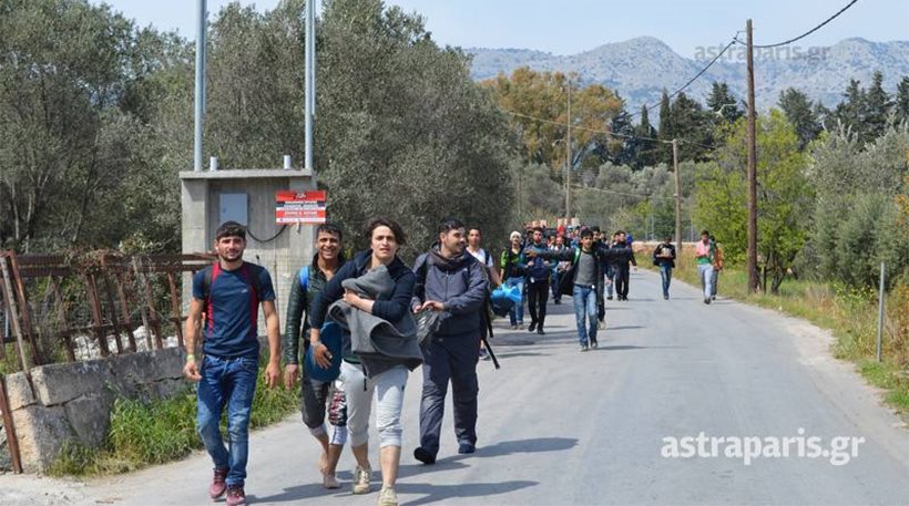 Πανικός στη Χίο: Οι λαθρομετανάστες «απέδρασαν» από το hotspot- Έκοψαν τα συρματοπλέγματαα – Κατευθύνονται προς το λιμάνι (βίντεο)