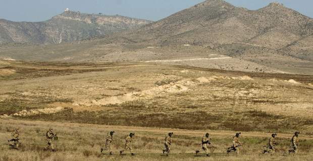 Τριάντα νεκροί σε μάχες Αζέρων και Αρμένιων στρατιωτών στο Καραμπάχ