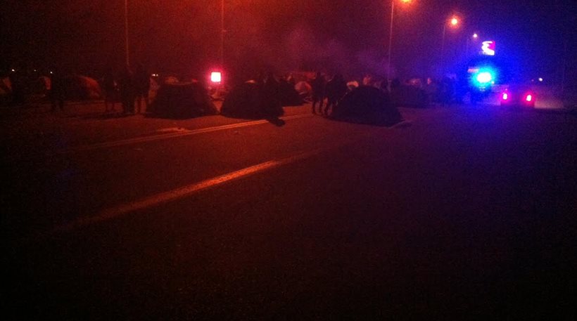 Πρόσφυγες-λάθρο έστησαν σκηνές στην εθνική οδό Θεσσαλονίκης- Ευζώνων