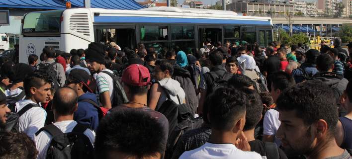 Πειραιάς: Αμετακίνητοι οι πρόσφυγες και λάθρο – Δεν φεύγουν από το λιμάνι