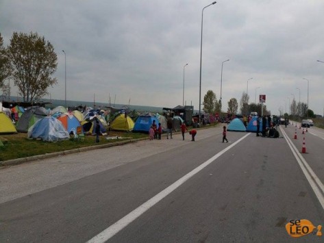 Ένταση με οδηγό νταλίκας στο Πολύκαστρο – Πήγε να πέσει πάνω στους πρόσφυγες!