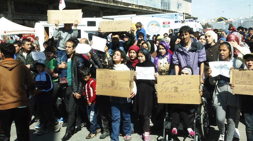 Πορεία προσφύγων στα Ιωάννινα- Ζητούν να ανοίξουν τα σύνορα (φωτό)