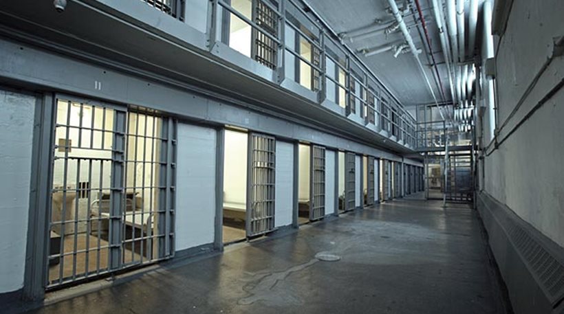 DW: «Οι φυλακές φάμπρικες τρομοκρατών;»