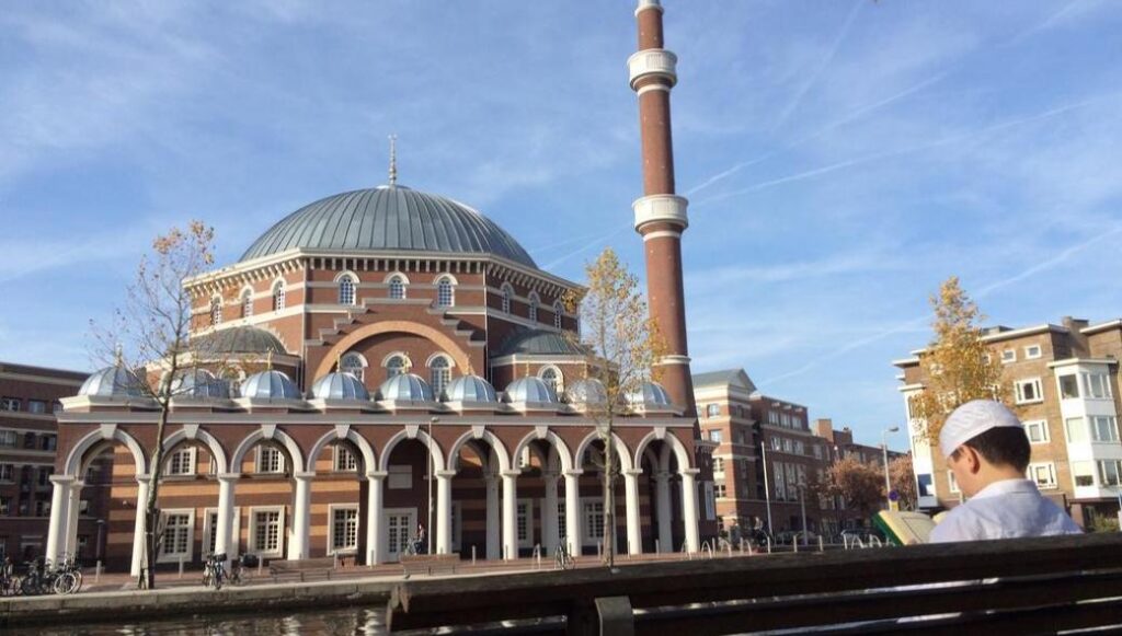 Η Τουρκία ανοίγει τέμενος-αντίγραφο της Αγίας Σοφίας στο Άμστερνταμ και με την ίδια ονομασία! (βίντεο)