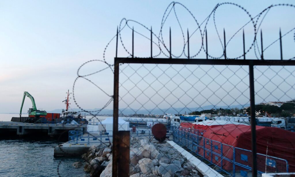 Guardian: «Η Ελλάδα κρατάει στα χέρια της τη φήμη της Ευρώπης»