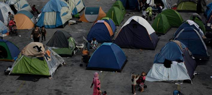 Απέραντος καταυλισμός ο Πειραιάς με 4.800 πρόσφυγες και λαθρομετανάστες